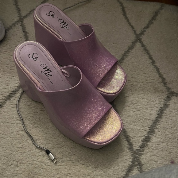 Dolls Kill Y2K style Bratz mega platforms - Picture 2 of 4